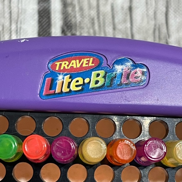 Travel light brite w 72 rainbow colored pegs hours of fun on the road or at home - Picture 6 of 8